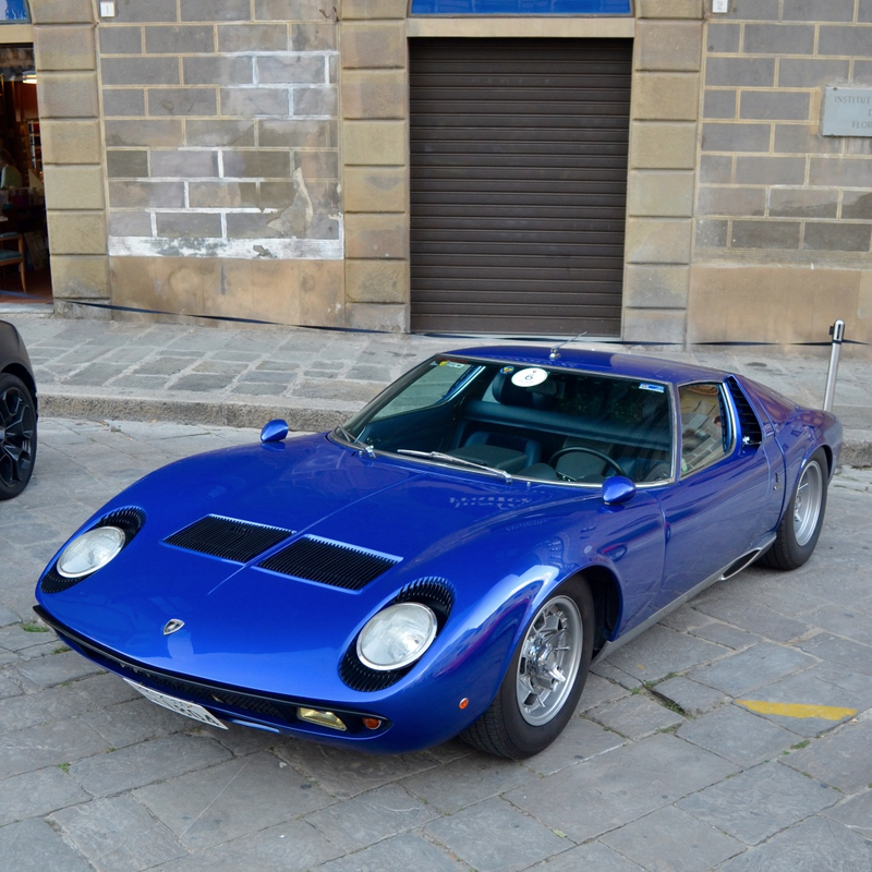 Illustration for article titled Random Lambo rally outside my hotel (Florence, Italy)